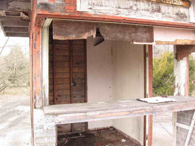 Lake Drive-In - 2006 Photo (newer photo)